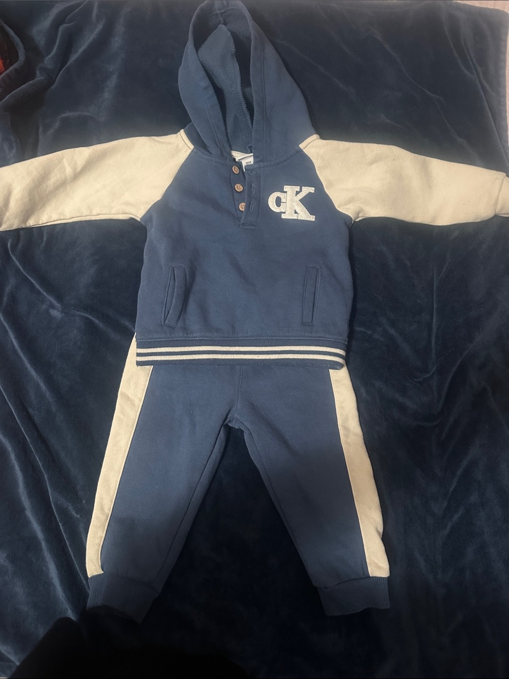Calvin Klein Kids Navy and Cream Two-Piece Hoodie & Joggers Set